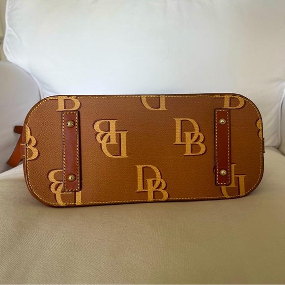 🎉HP🎉 NWOT Dooney & Bourke Monogram Large Domed Satchel - Picture 4 of 5
